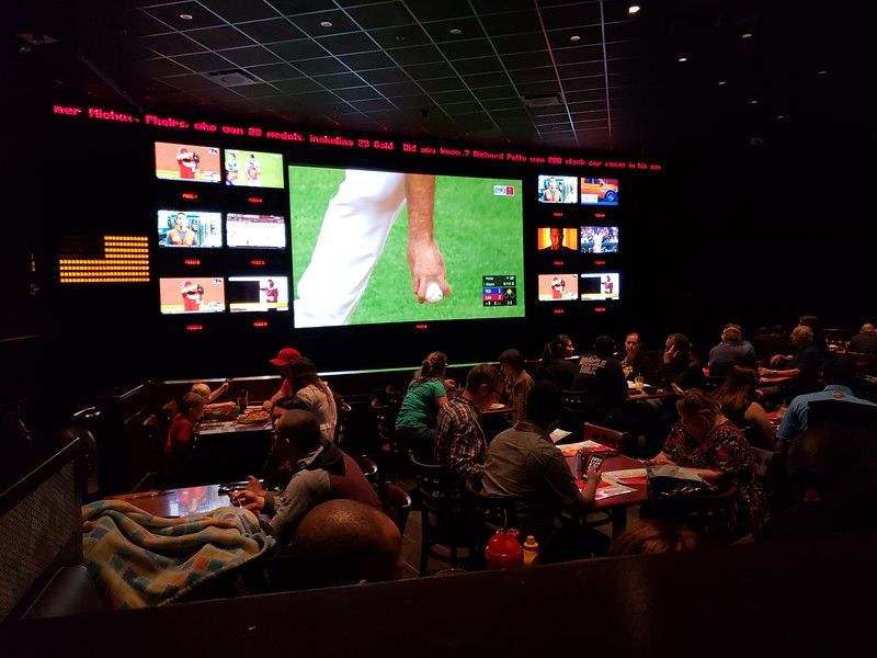 ESPN Zone: Where Sports Fans Dined and Played