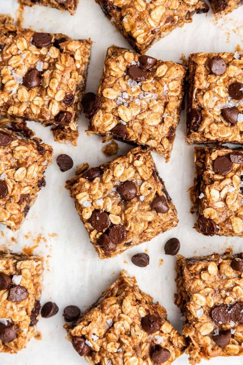 Oatmeal Chocolate Chip Bars