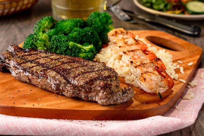 Logan's Roadhouse: Potential Unfulfilled in Every Bite