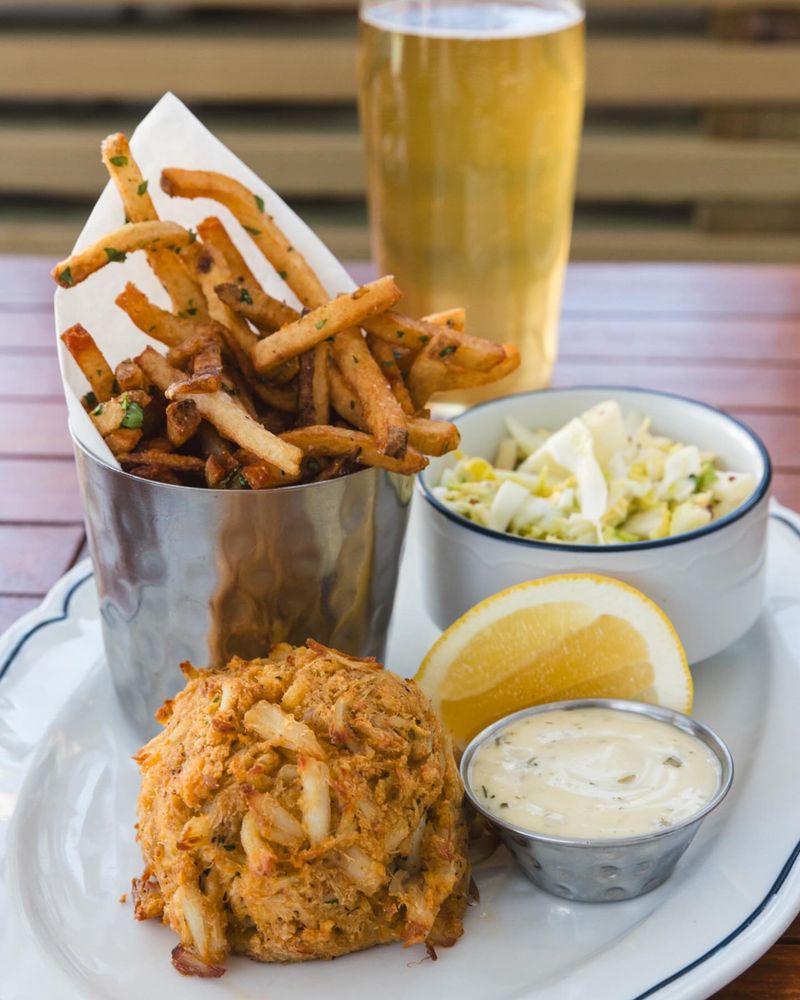 Maryland – Crab Cakes with Old Bay Fries