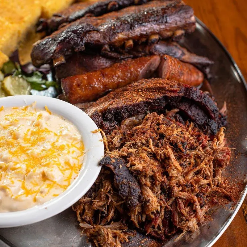 Maine: Buck's Naked BBQ & Studio Bar, Freeport
