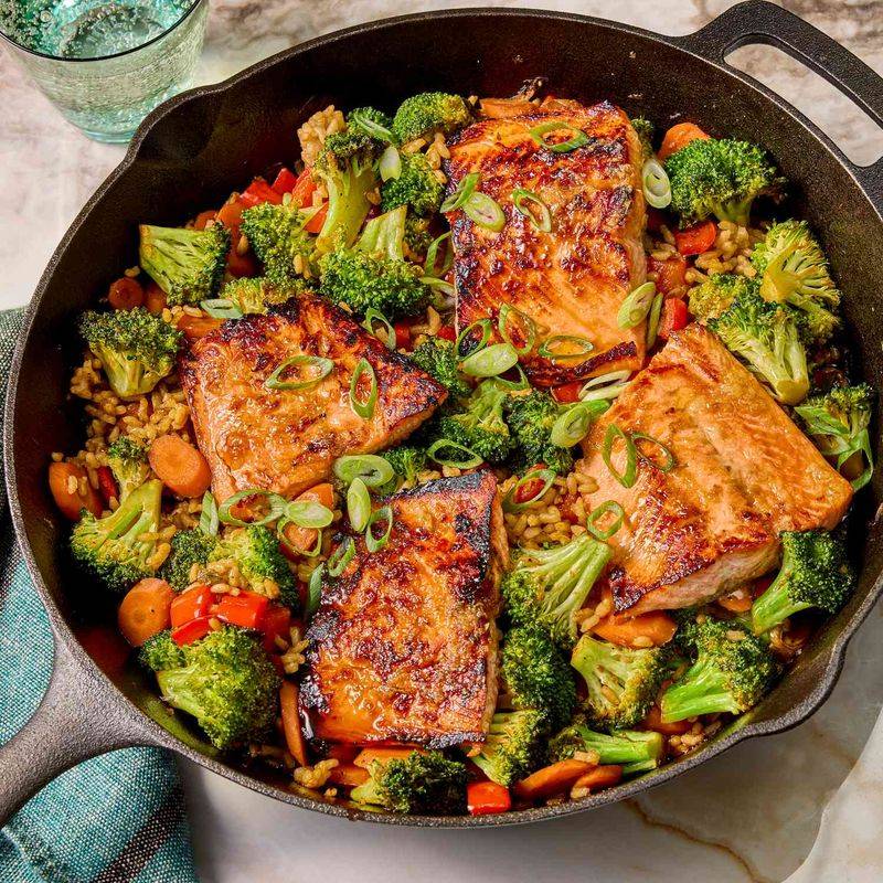 One-Skillet Garlicky Salmon & Broccoli
