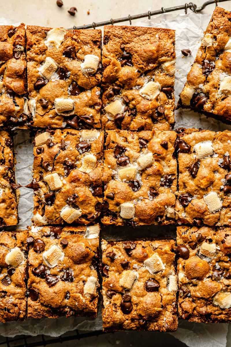 S’mores Cookie Bars