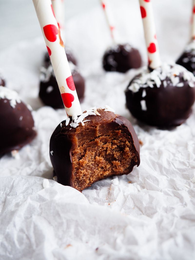 Bite-Sized Cake Pops