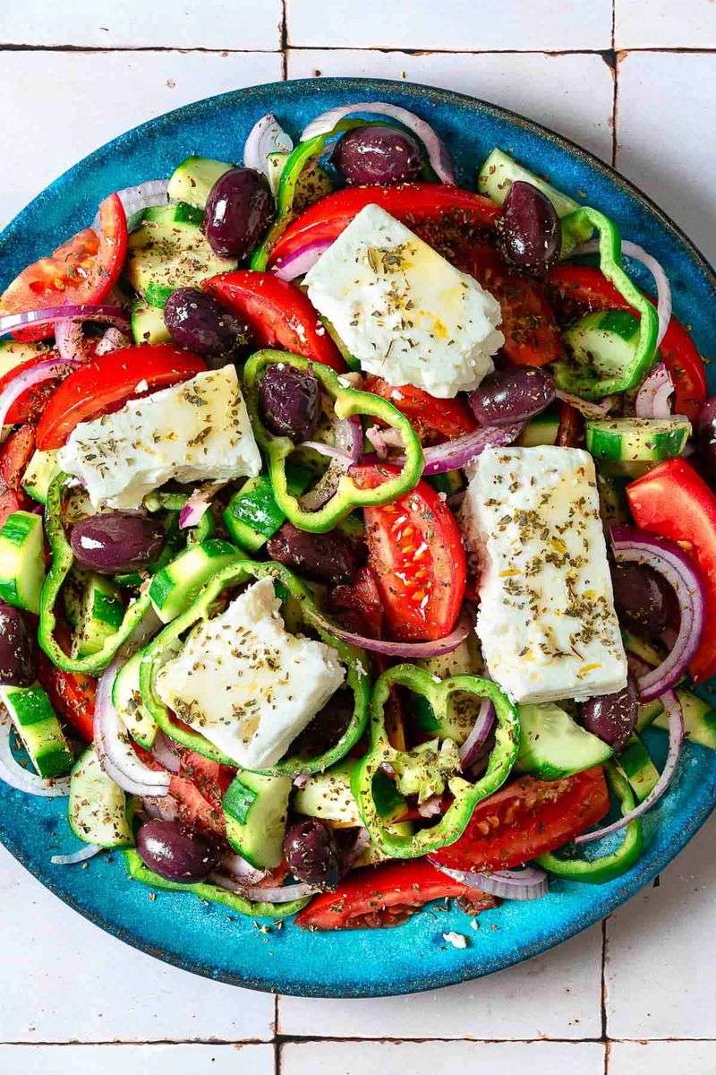 Authentic Greek Salad (Horiátiki Salata)