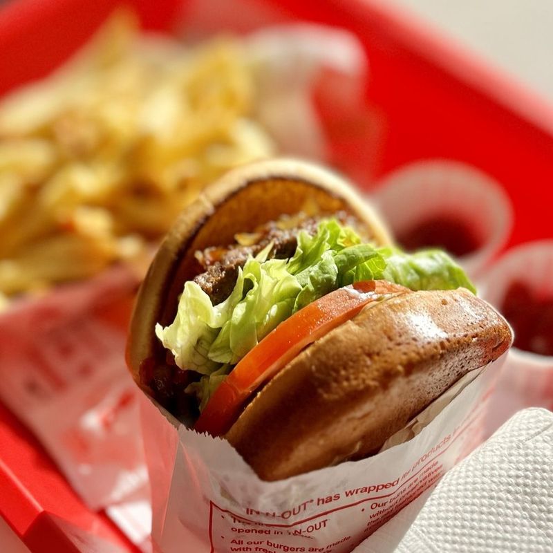 Carl's Jr. Spicy Guacamole Angus Burger