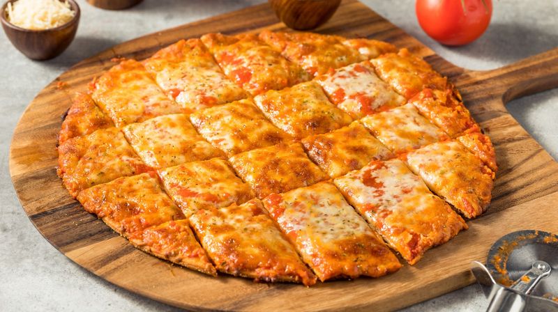Chicago Tavern-Style (Cut in Squares)