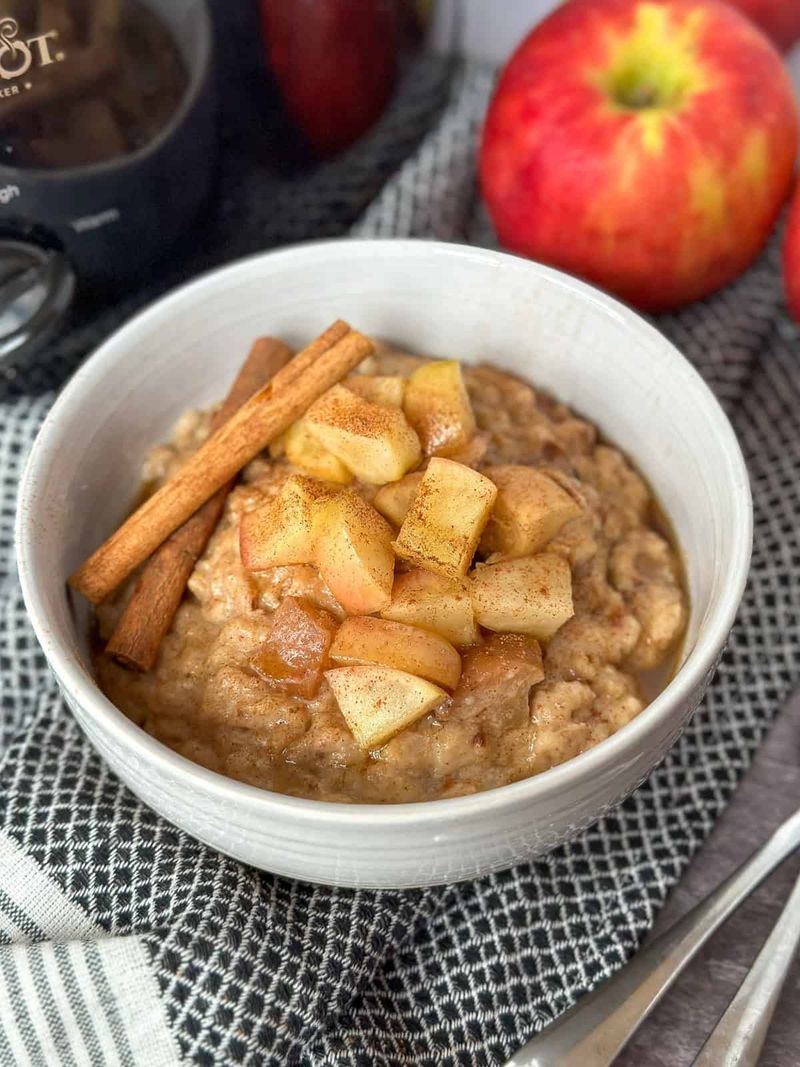 Slow Cooker Apple Oatmeal