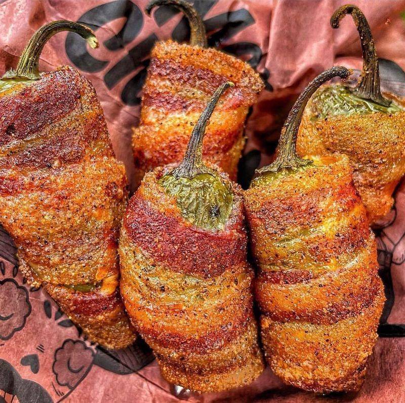 Smoked Jalapeño Poppers Wrapped in Bacon