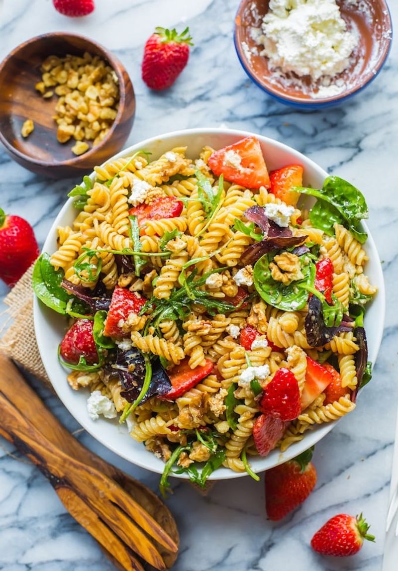 Balsamic Strawberry and Spinach Pasta Salad