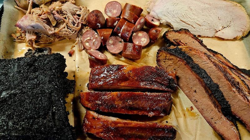 South Dakota: J.R.'s Rhodehouse BBQ PIT, Summerset
