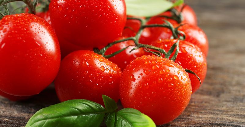 Tomatoes Balance Vitamin C and Lycopene