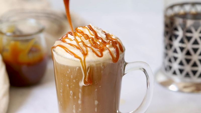 Caramel Swirl Hot Latte (Medium)