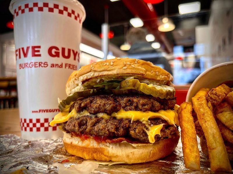 1lb BBQ Bacon Cheeseburger – Five Guys (Custom Order)
