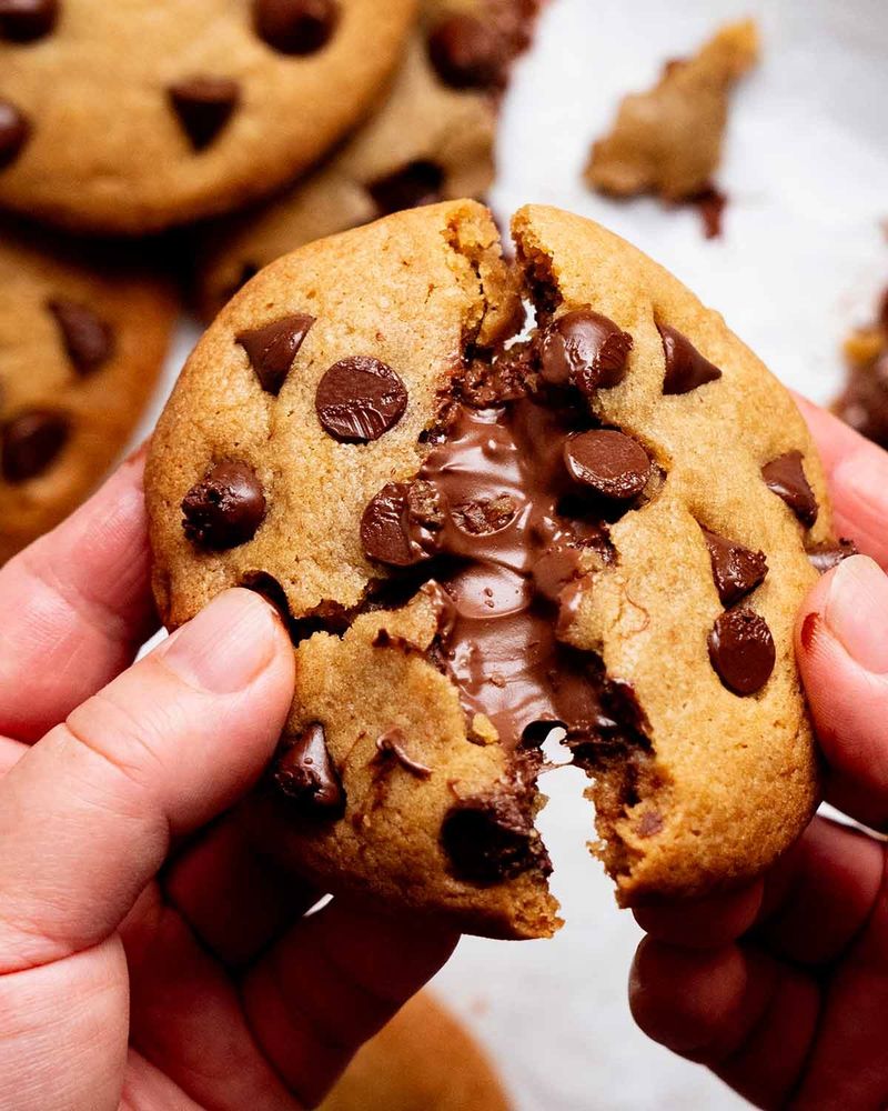 Nutella-Stuffed Chocolate Cookies