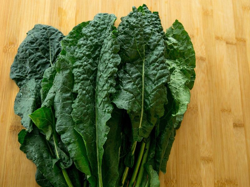 Kale Retains Chlorophyll Power Uncooked