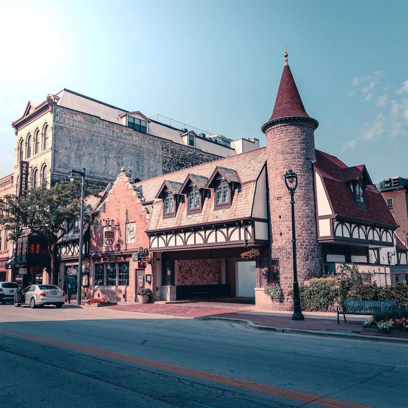 Wisconsin – Mader’s (Milwaukee)