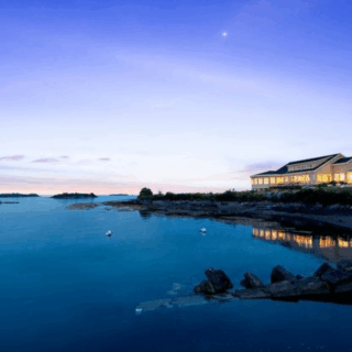 11 Oceanfront Maine Restaurants That Look Straight Out of a Postcard