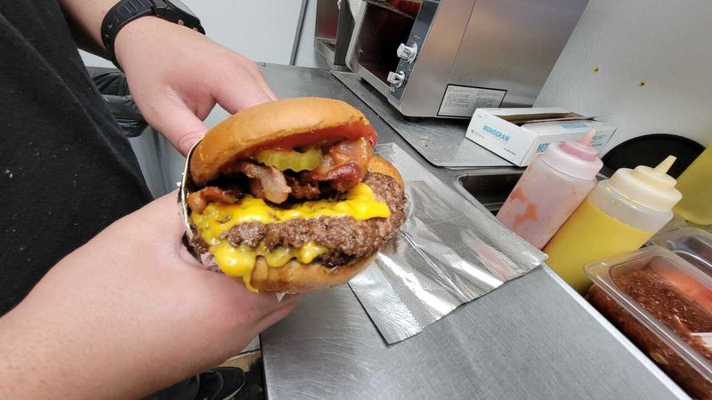 Copperline Smashburger!, Helena
