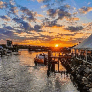 8 Rhode Island Restaurants That Blend Comfort Food with Coastal Vibes