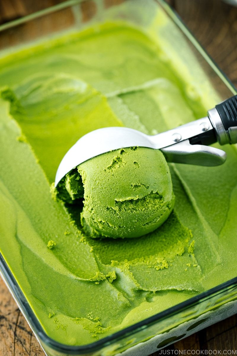 Matcha Ice Cream: Frozen Green Tea Bliss