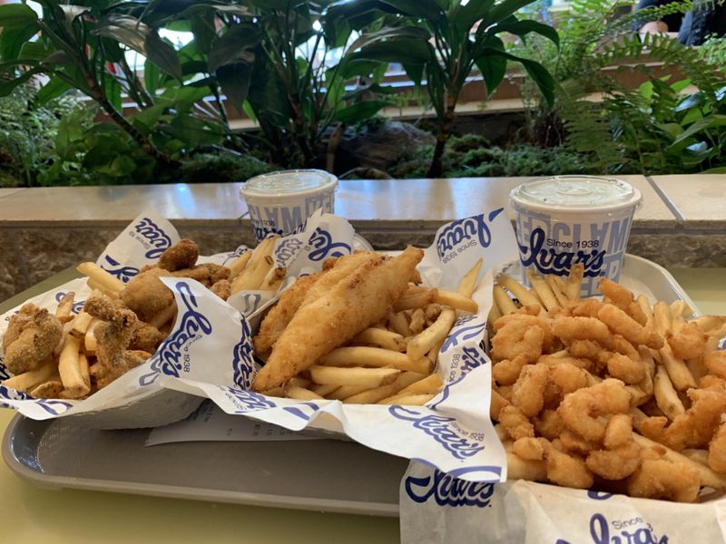 Ivar’s Acres of Clams