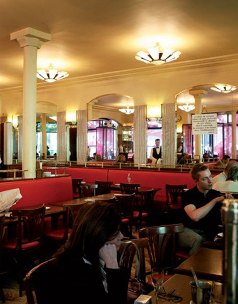 Café de Flore – Paris's Existentialist Haven