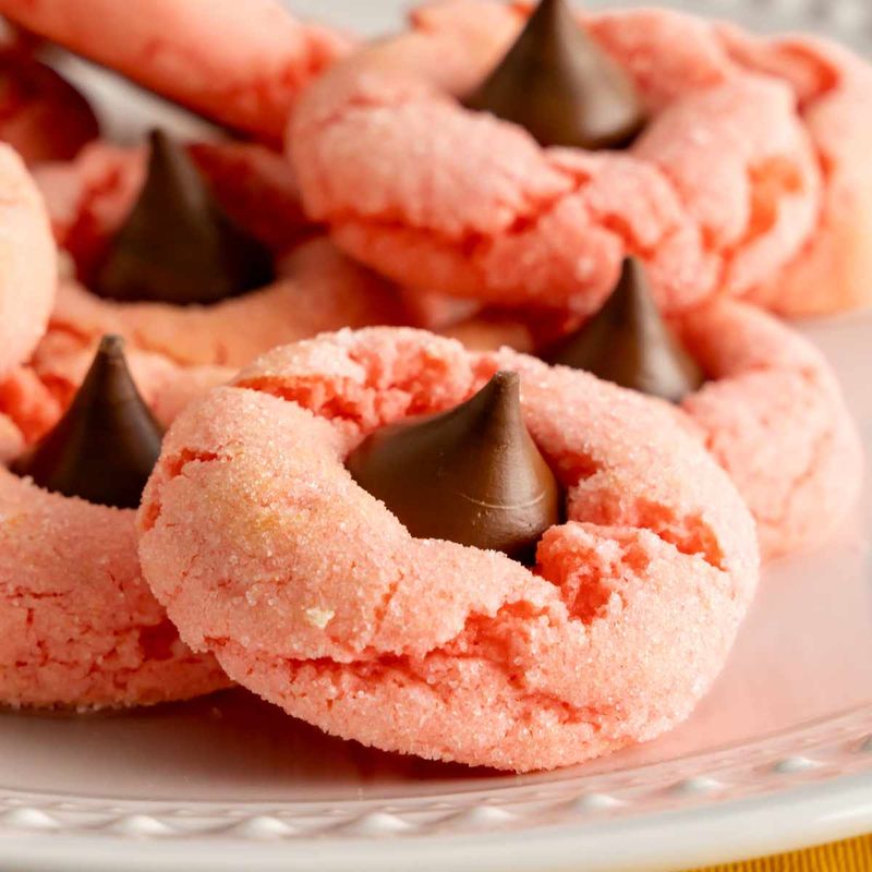 Strawberry Kiss Cookies