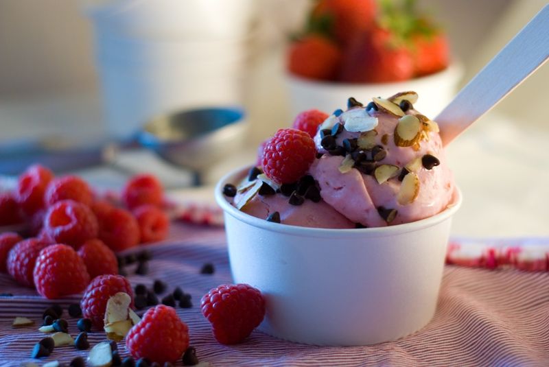 Frozen Yogurt with Berries