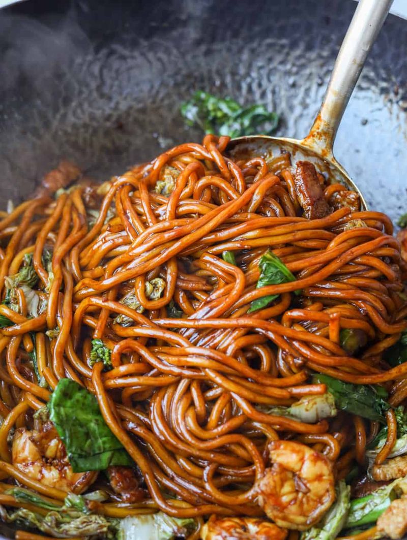 Singaporean Veg Hokkien Mee: Smoky Wok-Fried Noodles