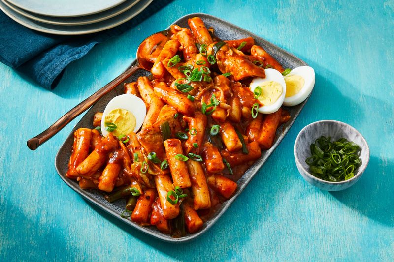 Spicy Rice Cakes (Tteokbokki)