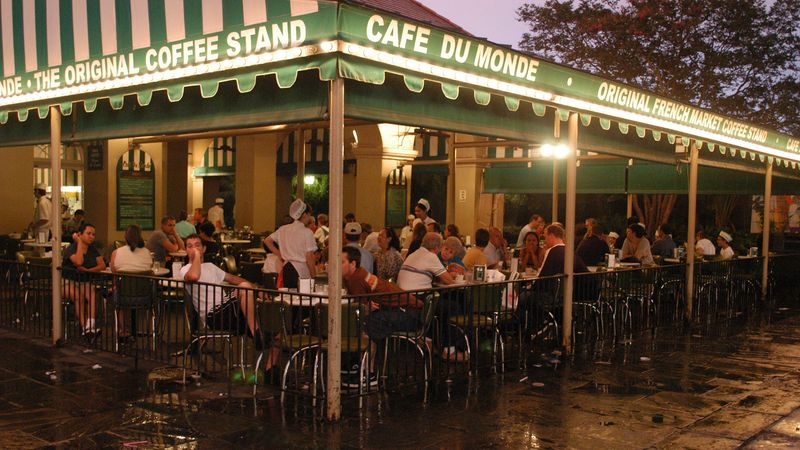 Café du Monde – New Orleans' Beignet Paradise