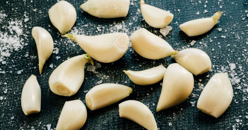 Peeled Garlic Lasts Longer Cold
