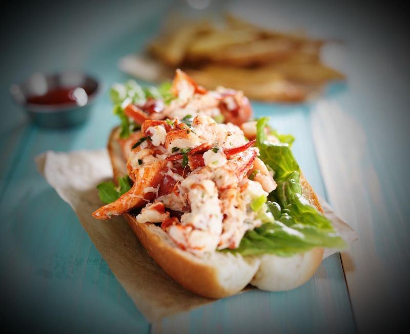 Maine – Lobster Roll (Maine-Style)