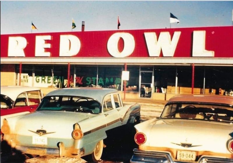 Red Owl: The Watchful Eye of Midwest Grocery