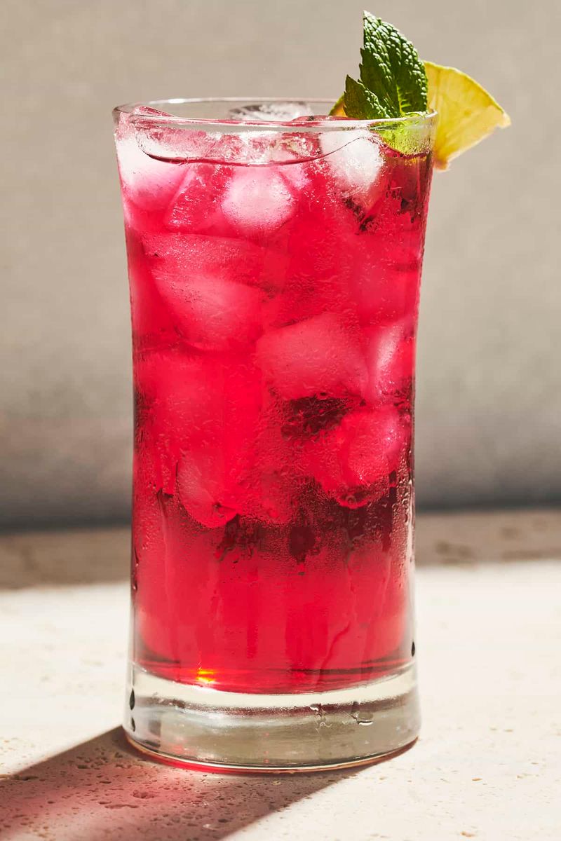 Cold Brew Herbal Iced Tea: Summer Refreshment