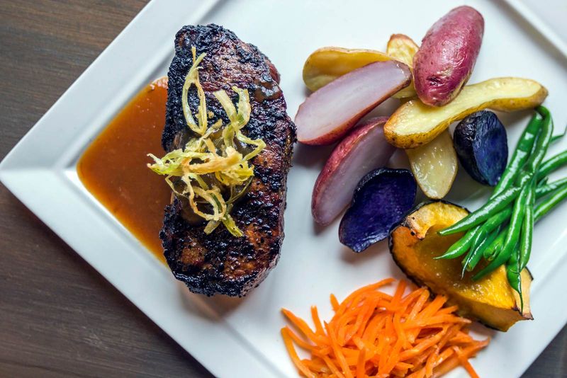Raven's Den Steakhouse and Taproom, Manchester Center