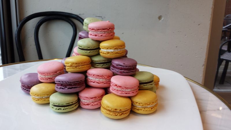Macarons: Colorful Jewels of the Pastry World