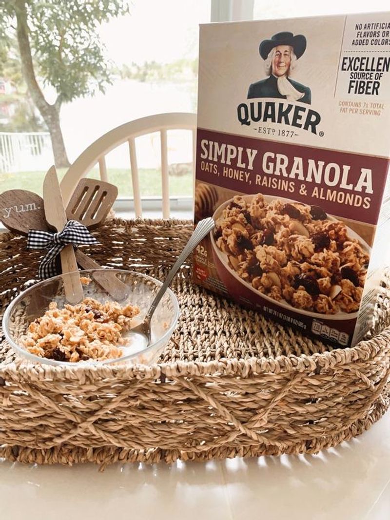 Quaker Simply Granola – Oats, Honey, Raisins & Almonds