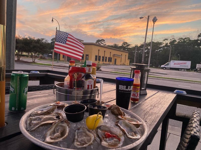 Noizy Oysters Bar & Grill