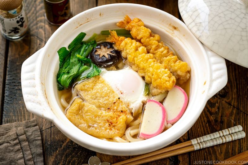 Nabeyaki Udon (鍋焼きうどん)
