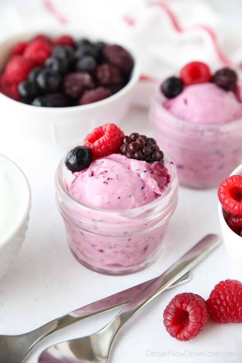 Frozen Yogurt with Berries