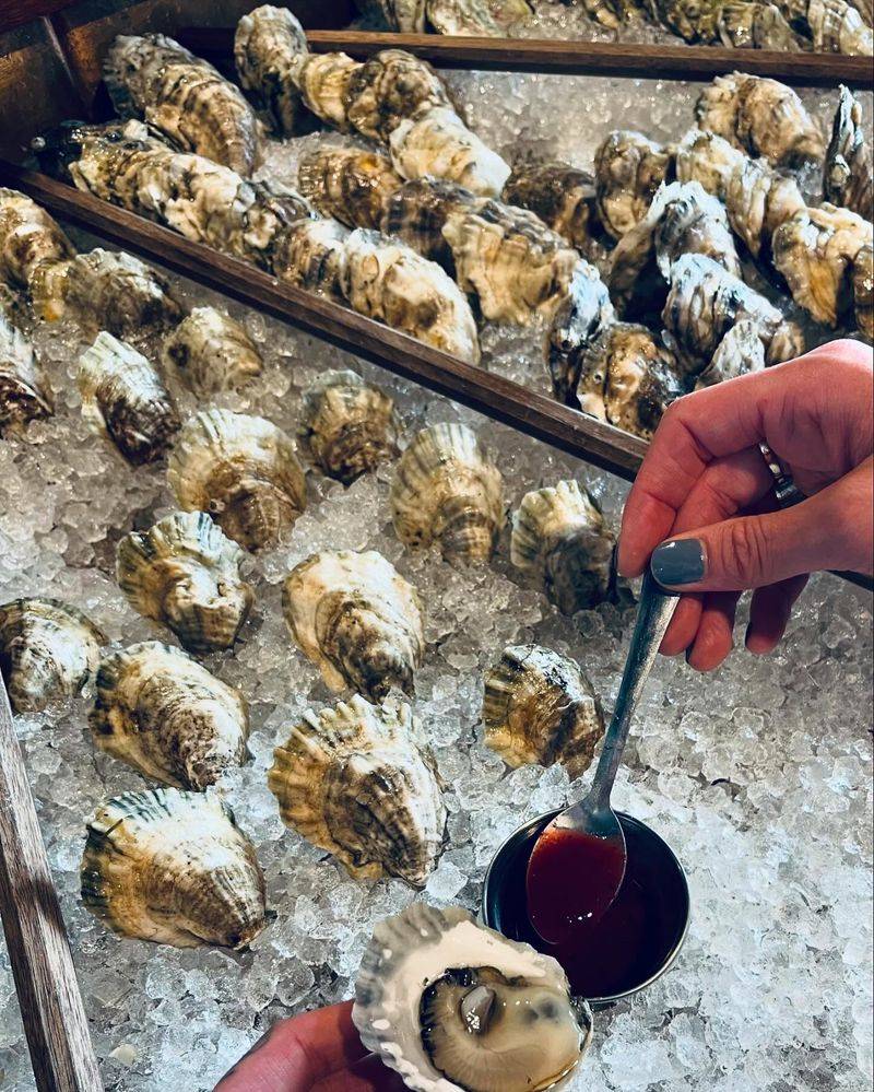 OystHERS Raw Bar & Bubbly, Bath