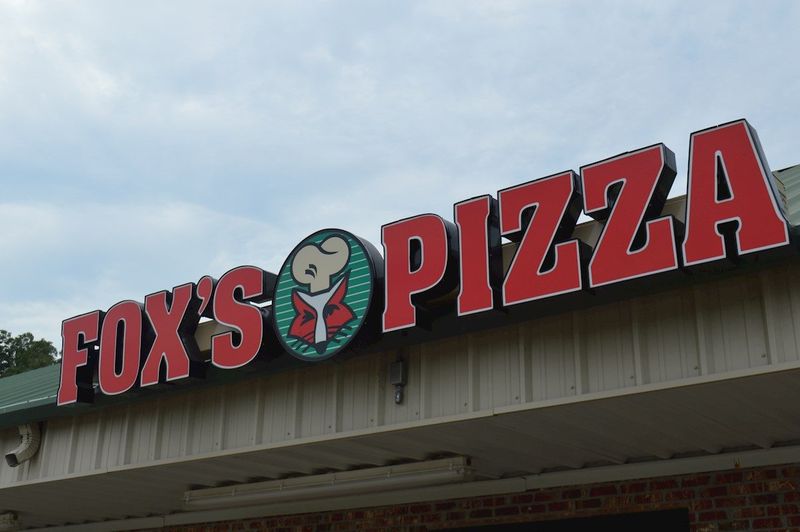 Fox's Pizza Den