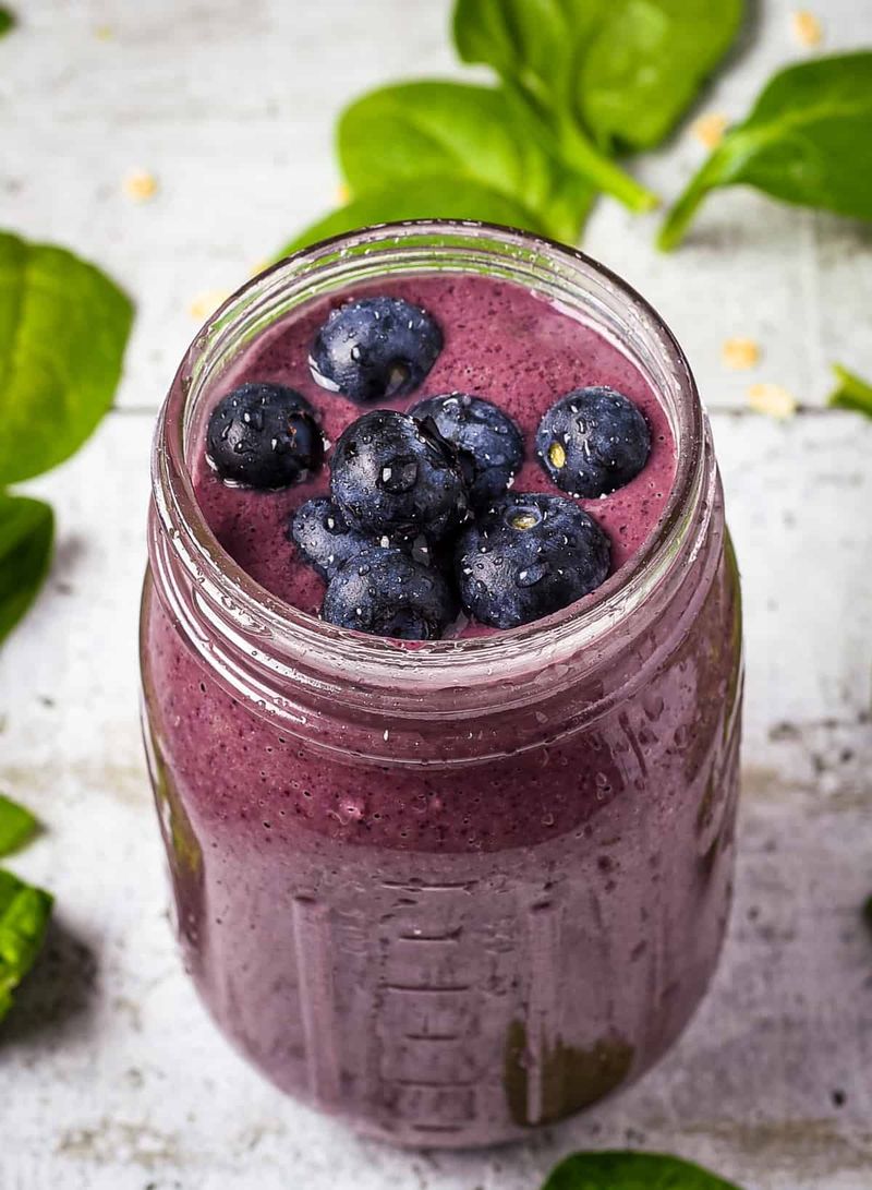 Protein Smoothie with Spinach and Berries
