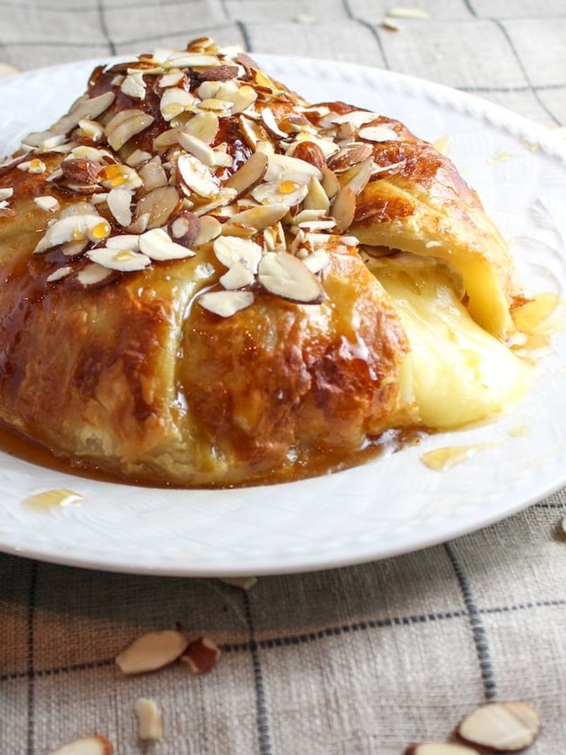 Elegant Entertaining: Baked Brie in Puff Pastry