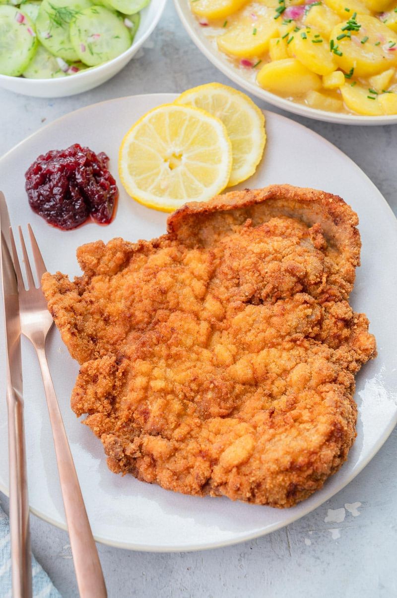 Wiener Schnitzel: Crispy Golden Perfection