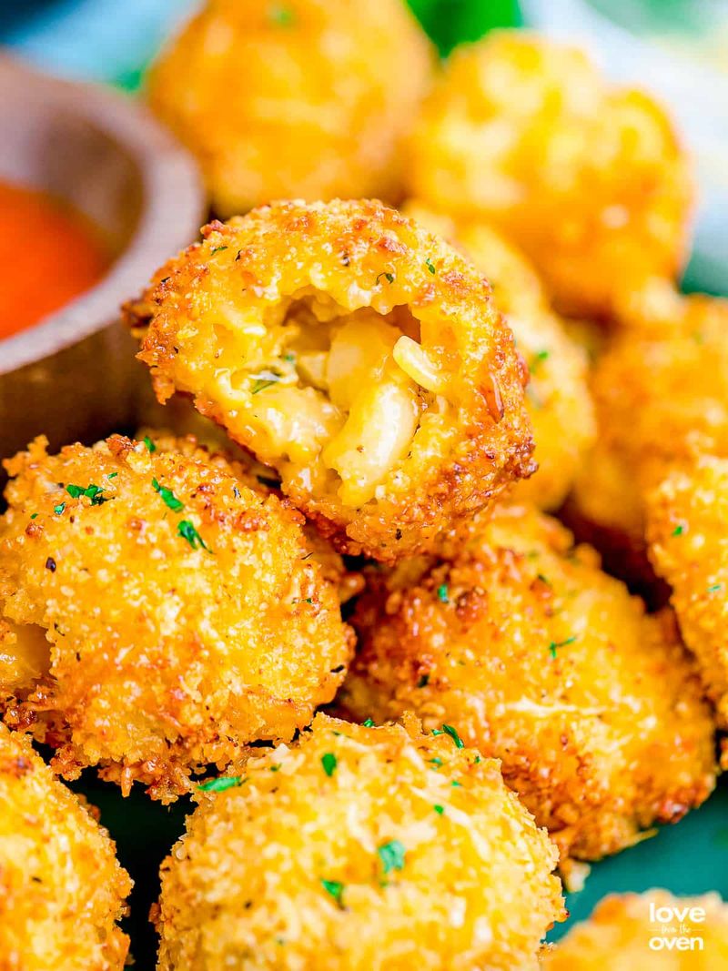 Fried Mac and Cheese Rolls