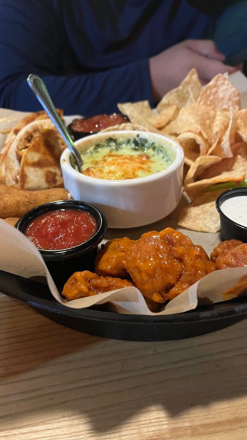 Applebee's Triple Appetizer Sampler - Mediocre Medley