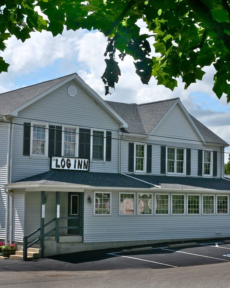 The Log Inn in Haubstadt